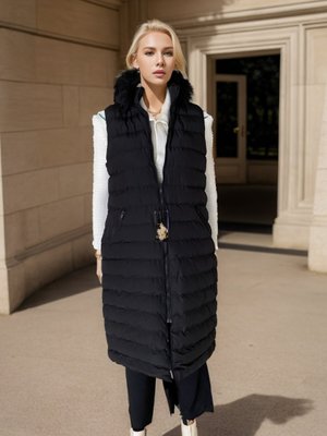 Siyah Kürk Kapüşonlu Kemerli Şişme Yelek Siyah Kürk Kapüşonlu Kemerli Şişme Yelek