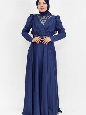 Lacivert Kruvaze Yaka Görünümlü Taş Baskılı Saten Kumaş Abiye Elbise Lacivert Kruvaze Yaka Görünümlü Taş Baskılı Saten Kumaş Abiye Elbise