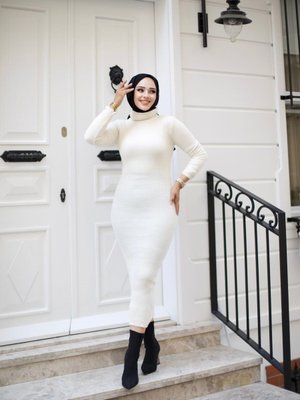 Krem Akrilik Balıkçı Yaka Esnek Ve Slim Triko Kalem Elbise Krem Akrilik Balıkçı Yaka Esnek Ve Slim Triko Kalem Elbise