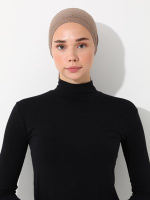 Koyu Vizon Taşlı Üçgen Kosinka Bone