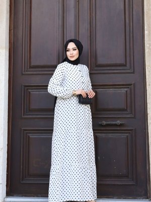 Beyaz Yazlık Önü Düğmeli Dokuma Viskon Kumaş Şık Puantiyeli Elbise Beyaz Yazlık Önü Düğmeli Dokuma Viskon Kumaş Şık Puantiyeli Elbise