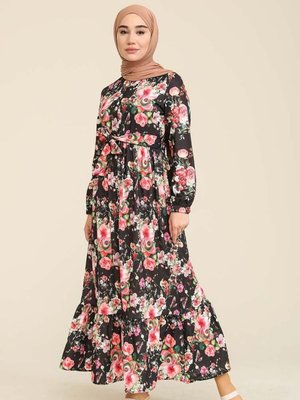 Siyah Çiçek Desenli Büzgülü Elbise Siyah Çiçek Desenli Büzgülü Elbise