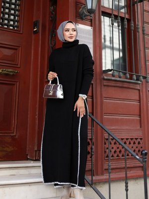 Siyah Balıkçı Yaka Eteği Yırtmaçlı Elbise İle Pantolon İkili Takım Siyah Balıkçı Yaka Eteği Yırtmaçlı Elbise İle Pantolon İkili Takım