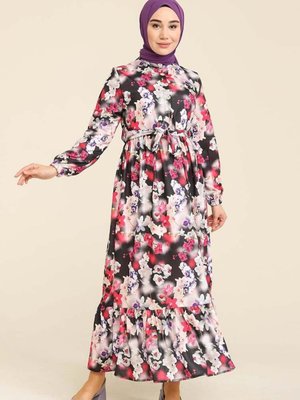 Siyah Çiçek Desenli Büzgülü Elbise Siyah Çiçek Desenli Büzgülü Elbise