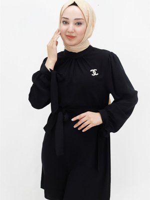 Siyah Kristal Kumaş Broşlu Tunik Siyah Kristal Kumaş Broşlu Tunik