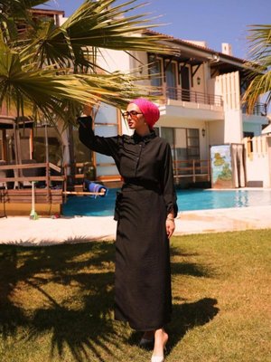 Siyah Çapraz Baglamalı Eteklı Takım