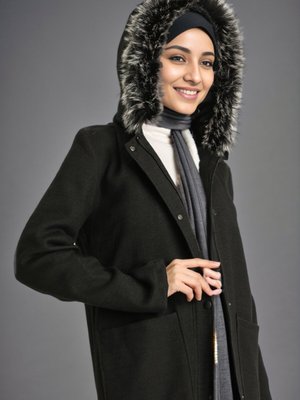 Siyah Kürklü Kaşe Kaban Siyah Kürklü Kaşe Kaban