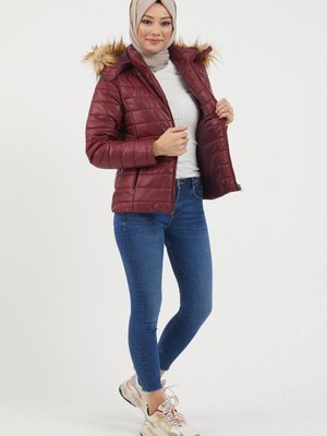 Bordo Kapüşonlu Kısa Kapitone Mont