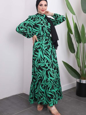 Zümrüt Yeşili Desenli Eteği Katlı Viscon Elbise Zümrüt Yeşili Desenli Eteği Katlı Viscon Elbise