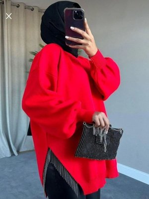 Kırmızı Bisiklet Yaka Yırtmaç Taşlı Balon Kollu Oversize Triko Tunik Kırmızı Bisiklet Yaka Yırtmaç Taşlı Balon Kollu Oversize Triko Tunik