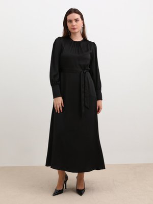 Siyah Balon Kol Büyük Beden Saten Elbise