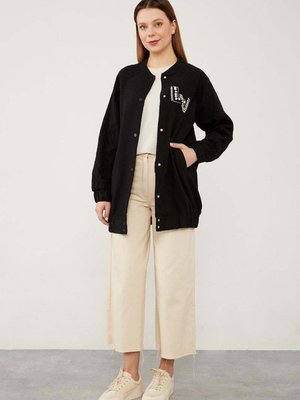 Siyah Triko İşlemeli Ceket