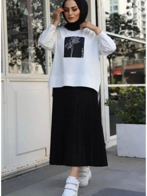 Siyah Piliseli Etekli Takım Baskılı Siyah Piliseli Etekli Takım Baskılı