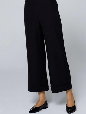 Paçası Kıvrımlı Bol Pantolon Siyah