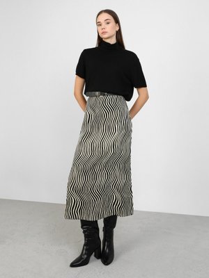 Etek Siyah Beyaz