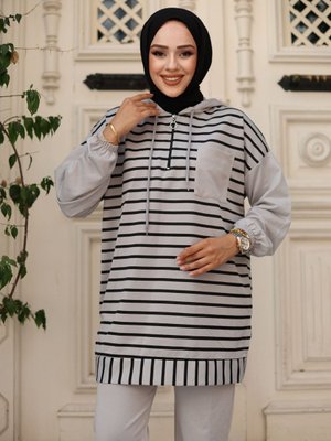 Gri Kapüşonlu Ve Önü Yarım Fermuarlı Çizgili İplik Pantolon İle Tunik Takım Gri Kapüşonlu Ve Önü Yarım Fermuarlı Çizgili İplik Pantolon İle Tunik Takım