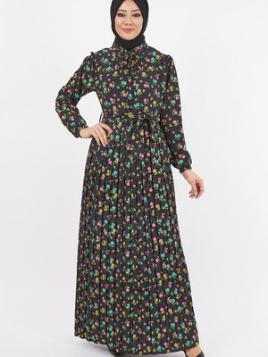 Yeşil Çiçekli Pileli Elbise Yeşil Çiçekli Pileli Elbise