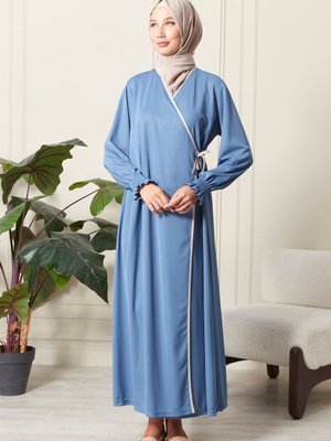 Kol Detaylı Kruvaze Yaka Biyeli Yandan Bağlamalı Namaz Elbisesi Kol Detaylı Kruvaze Yaka Biyeli Yandan Bağlamalı Namaz Elbisesi