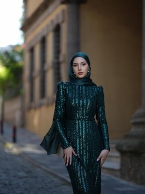 Maren Yeşil Şerit Pullu Belden Kuşaklı Abiye Elbise