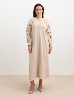 Bej Büyük Beden Çiçekli Nakış Detaylı Aerobin Elbise