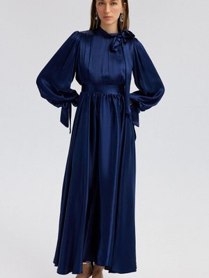 Bağlama Detaylı Saten Elbise