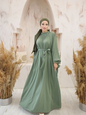 Yakası Büzgülü Kolu Kurdelalı Elbise