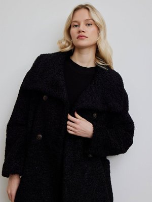 Carla Peluş Kaban Siyah