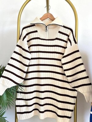 Beyaz Yaka Fermuarlı Çizgili Triko Tunik