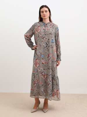 Vizon Büyük Beden Çiçek Desenli Şifon Elbise Vizon Büyük Beden Çiçek Desenli Şifon Elbise