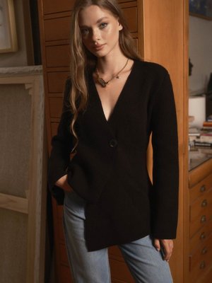 Tek Düğmeli Siyah Hırka