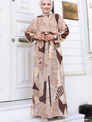 Geometrik Desenli Beli Kuşaklı Viskon Elbise Kahverengi