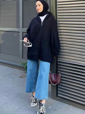 Önü Fermuarlı Yan Yırtmaçlı Üç İplik Sweat Hırka Siyah Önü Fermuarlı Yan Yırtmaçlı Üç İplik Sweat Hırka Siyah