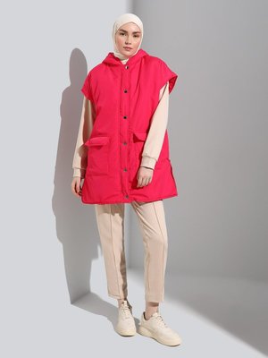 Elyaf Dolgulu Çıtçıtlı Kapüşonlu Yelek Fuşya Elyaf Dolgulu Çıtçıtlı Kapüşonlu Yelek Fuşya