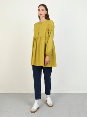Yağ Yeşili Brit Düğme Detaylı Robadan Genişleyen Tunik Yağ Yeşili Brit Düğme Detaylı Robadan Genişleyen Tunik
