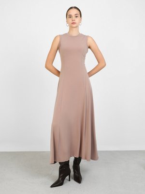 Bisiklet Yakalı Kolsuz Sandy Kumaş Elbise Latte