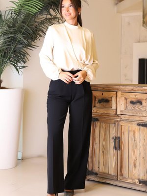 Siyah Geniş Paçalı Pantolon