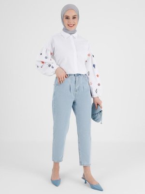 Boyfriend Kalıp Pile Detaylı Kot Pantolon Buz Mavisi Boyfriend Kalıp Pile Detaylı Kot Pantolon Buz Mavisi