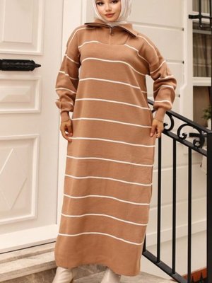 Vizon Yakası Fermuarlı Ve Önü Çizgili Balon Kollu Uzun Trend Şık Triko Elbise Vizon Yakası Fermuarlı Ve Önü Çizgili Balon Kollu Uzun Trend Şık Triko Elbise