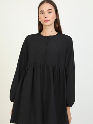 Siyah Brit Düğme Detaylı Robadan Genişleyen Tunik