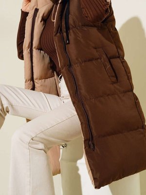 Kahve Çift Taraflı Uzun Kapişonlu Şişme Yelek Kahve Çift Taraflı Uzun Kapişonlu Şişme Yelek