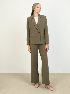 Haki Double Kumaş Düğme Detaylı Ceket