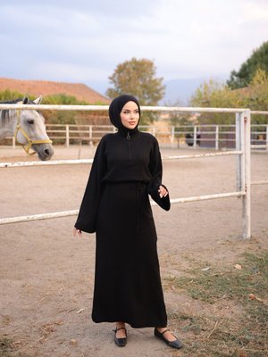 Siyah Fermuarlı Triko Elbise