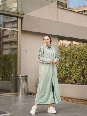 Önden Fermarlı Kapüşonlu Spor Ferace Mint