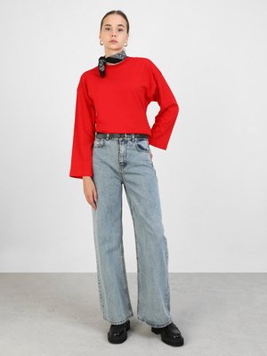 Kırmızı Pamuklu Oversize Örme Tişört Sweatshirt Kırmızı Pamuklu Oversize Örme Tişört Sweatshirt