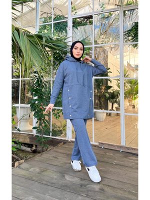 Kapüşonlu Çıtçıt Detaylı Kısa Sweat Pantolon İkili Eşofman Takımı İndigo Kapüşonlu Çıtçıt Detaylı Kısa Sweat Pantolon İkili Eşofman Takımı İndigo