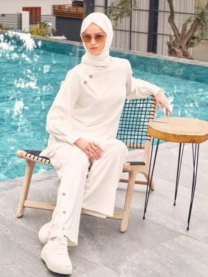 Taş Detaylı Düğmeli İkili Pantolonlu Takım