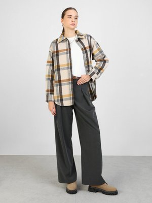 Detaylı Ceket Sari Ekose