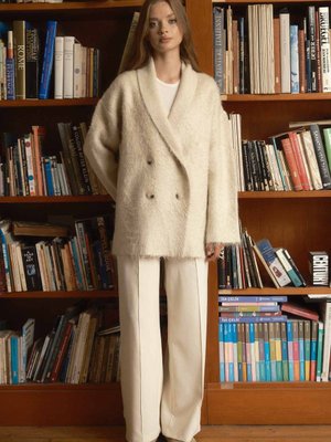 Düğme Detaylı Bej Hırka