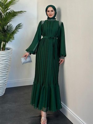 Afrodit Boyun Ve Omuzları Taşlı Janjan Abiye Elbise Zümrüt Afrodit Boyun Ve Omuzları Taşlı Janjan Abiye Elbise Zümrüt