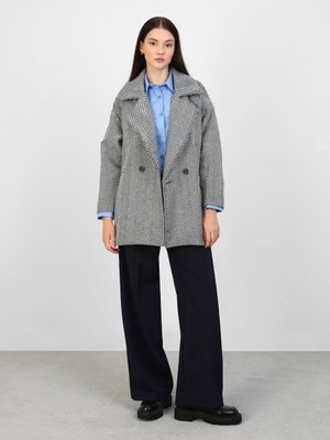 Siyah Balık Sırtı Desenli Kaban